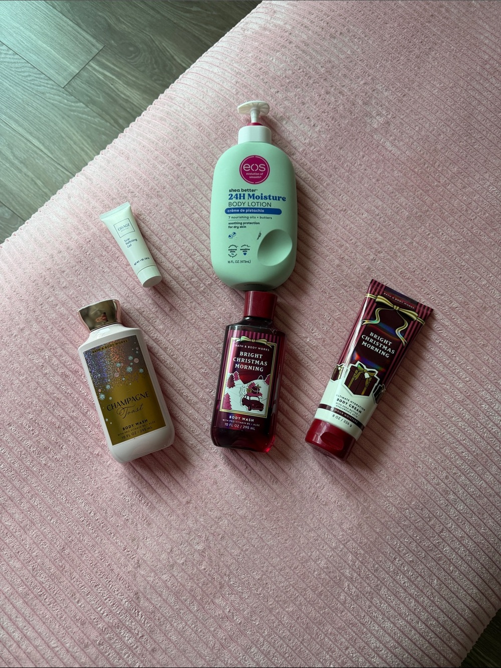 eos 24H Moisture Body Lotion + Bath & Body Works Holiday Set - Pink
